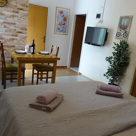 Sime 아파트 Dinjiška