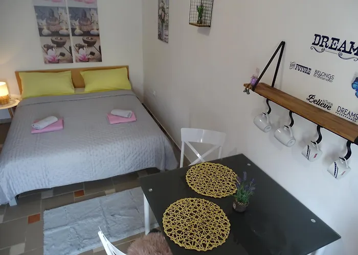 アパート Sime Dinjiška