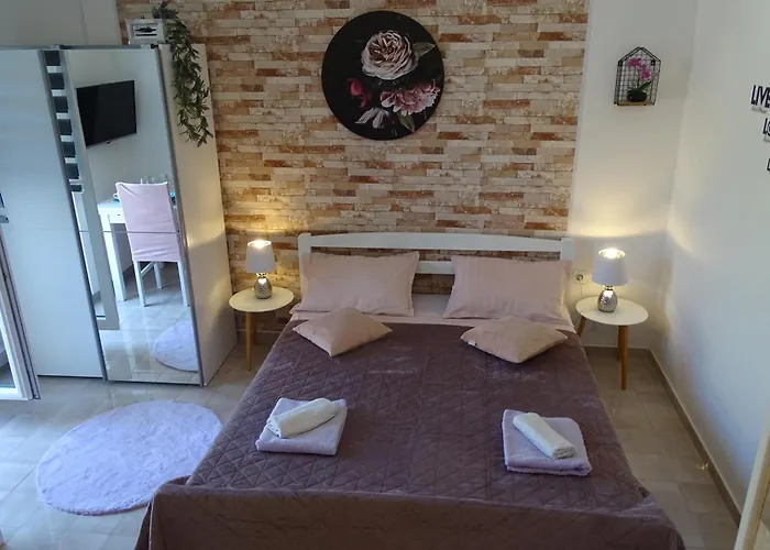 アパート Sime Dinjiška