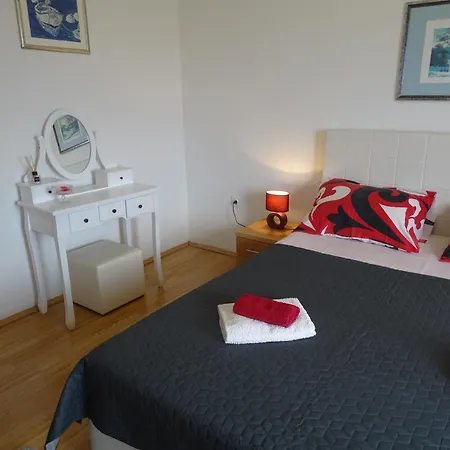 Apartment Sime Dinjiška